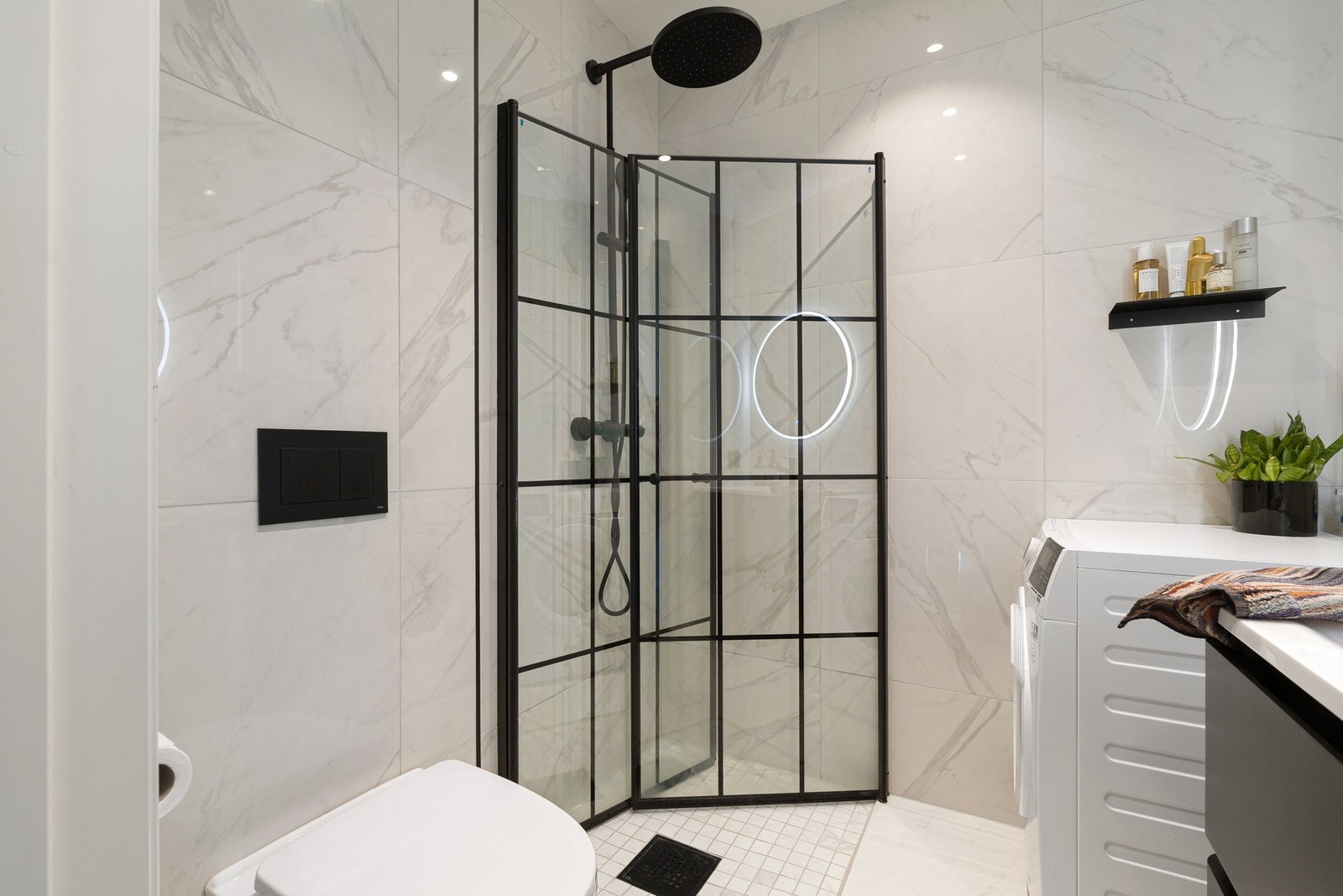 Badet fremstår som moderne og velholdt, og er vurdert til TG1 av takstmann. Galleribilde