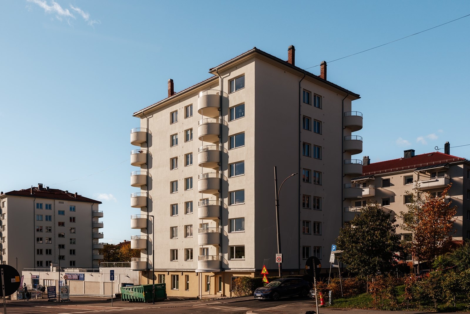 Dagligvarehandelen er enkel med Rema 1000 og søndagsåpne Joker i umiddelbar nærhet. Galleribilde