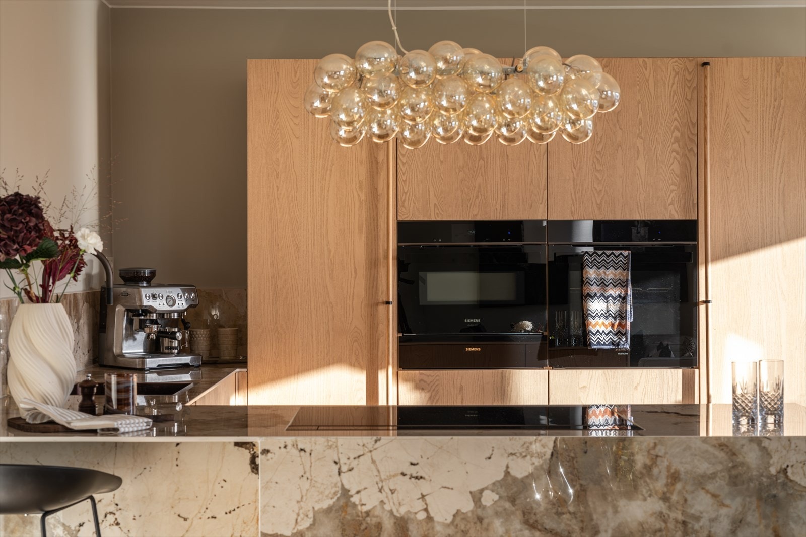 Her finnes blant annet stekeovn med dampfunksjon og en praktisk kombiovn. Galleribilde