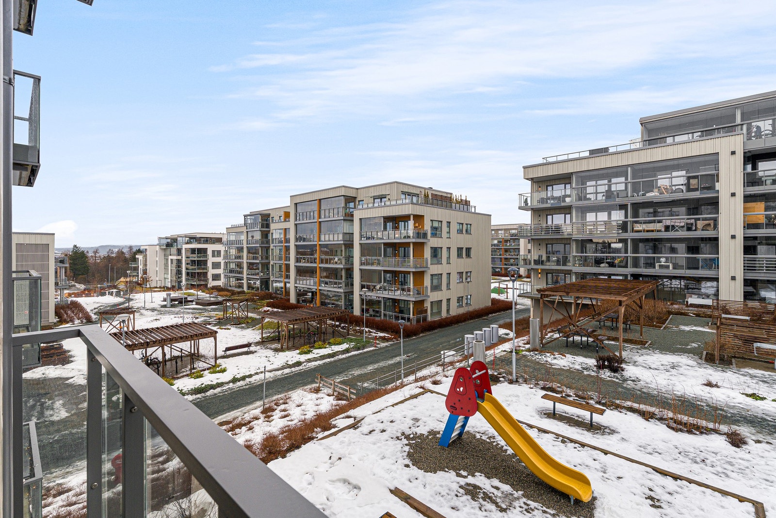 Utsikt over tunet. Galleribilde