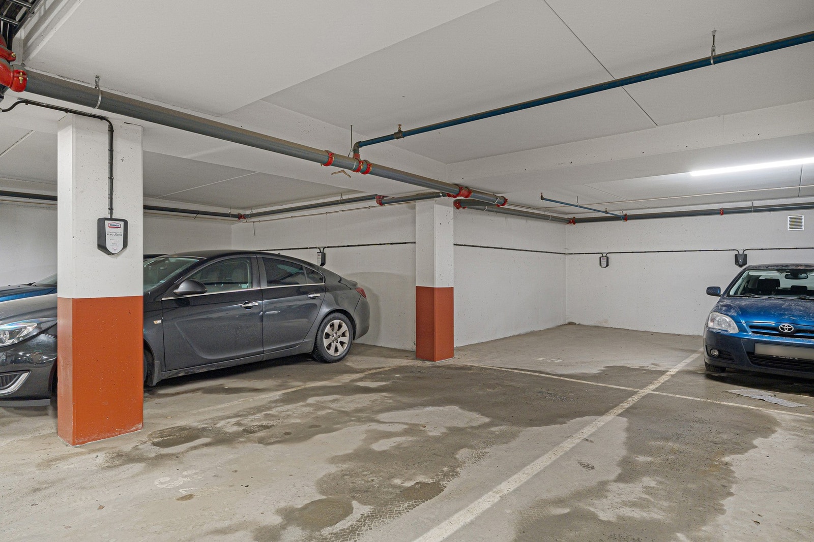 2 parkeringsplasser i oppvarmet garasjekjeller. Galleribilde