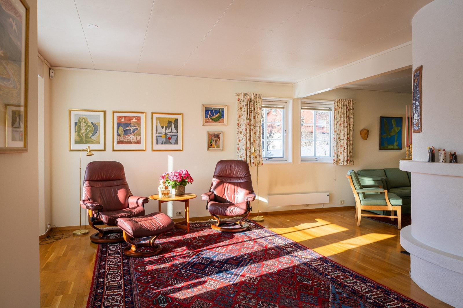 Boligen har behov for modernisering og kan med enkle grep optimaliseres, da dagens planløsning har et godt utgangspunkt. Galleribilde