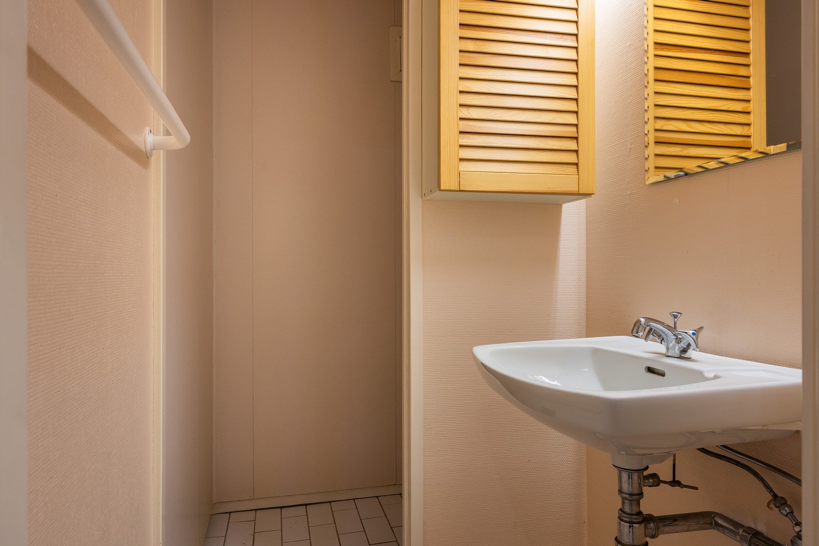 Fra gangen er det et dusjbad. Galleribilde