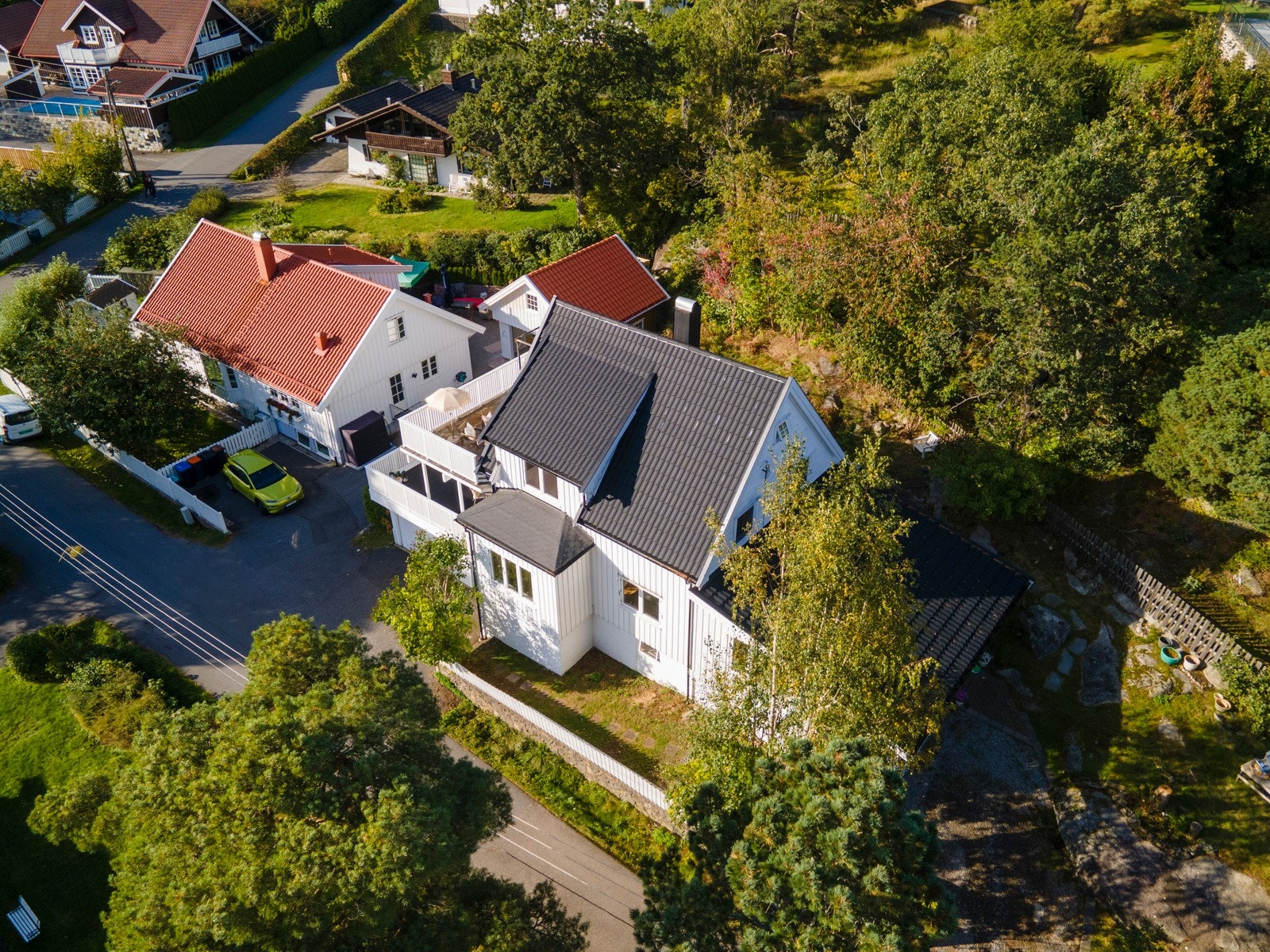 Boligen har en flott beliggenheti populære Åsen. Fra eiendommen er det gangavstand til sentrum, togstasjonen, Sande barneskole, Breidablikk ungdomsskole, Sandefjord videregående skole og barnehager. Galleribilde