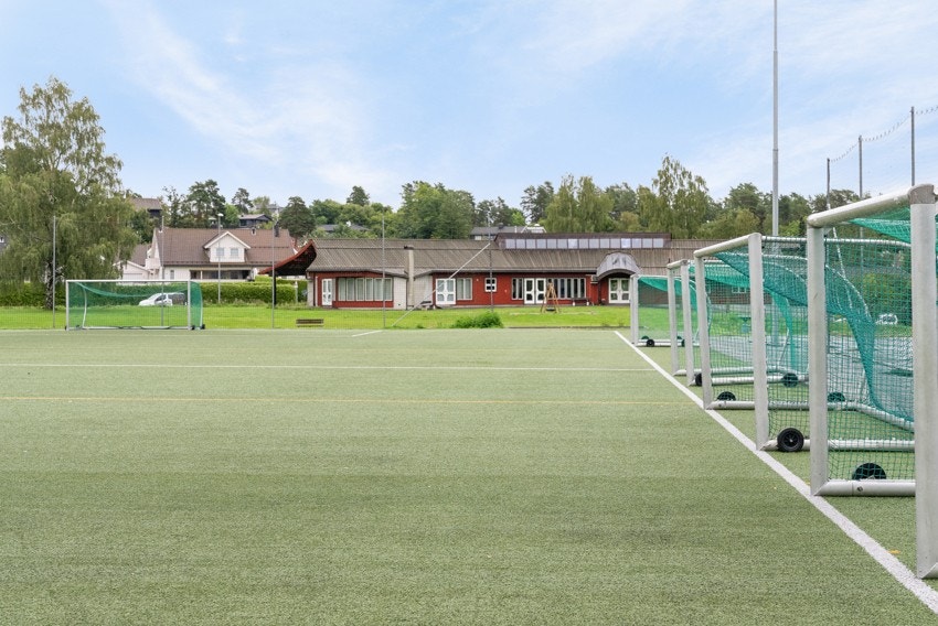 På Breidablikk finner man også den populære idrettsparken med fotballbaner,basketbane, volleyball, hinderløype og skatebane. Idrettsparken ligger også i gangavstand fra boligen. Galleribilde