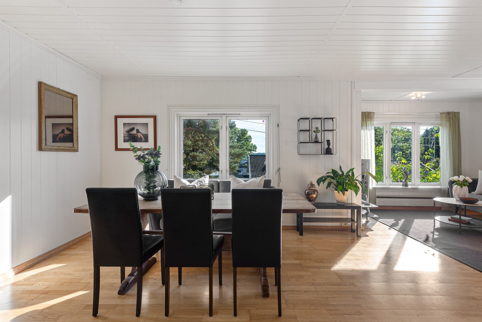 Her er det god plass til å dekke på til et langbord. Galleribilde