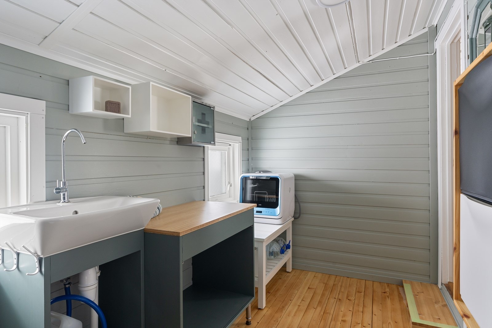 God skapplass på toalettrommet. Galleribilde