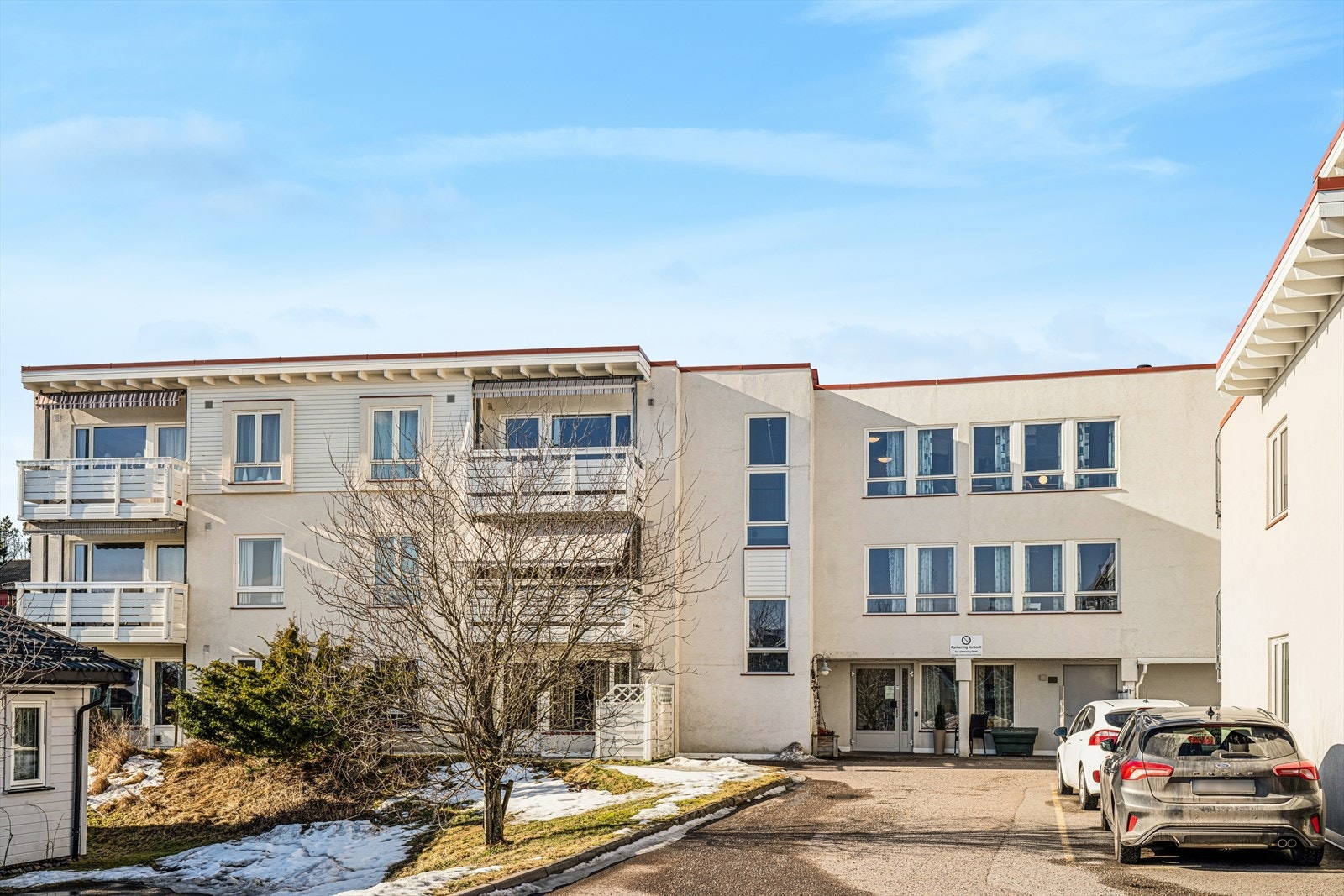 Adkomst via felles inngangsparti med callinganlegg Galleribilde