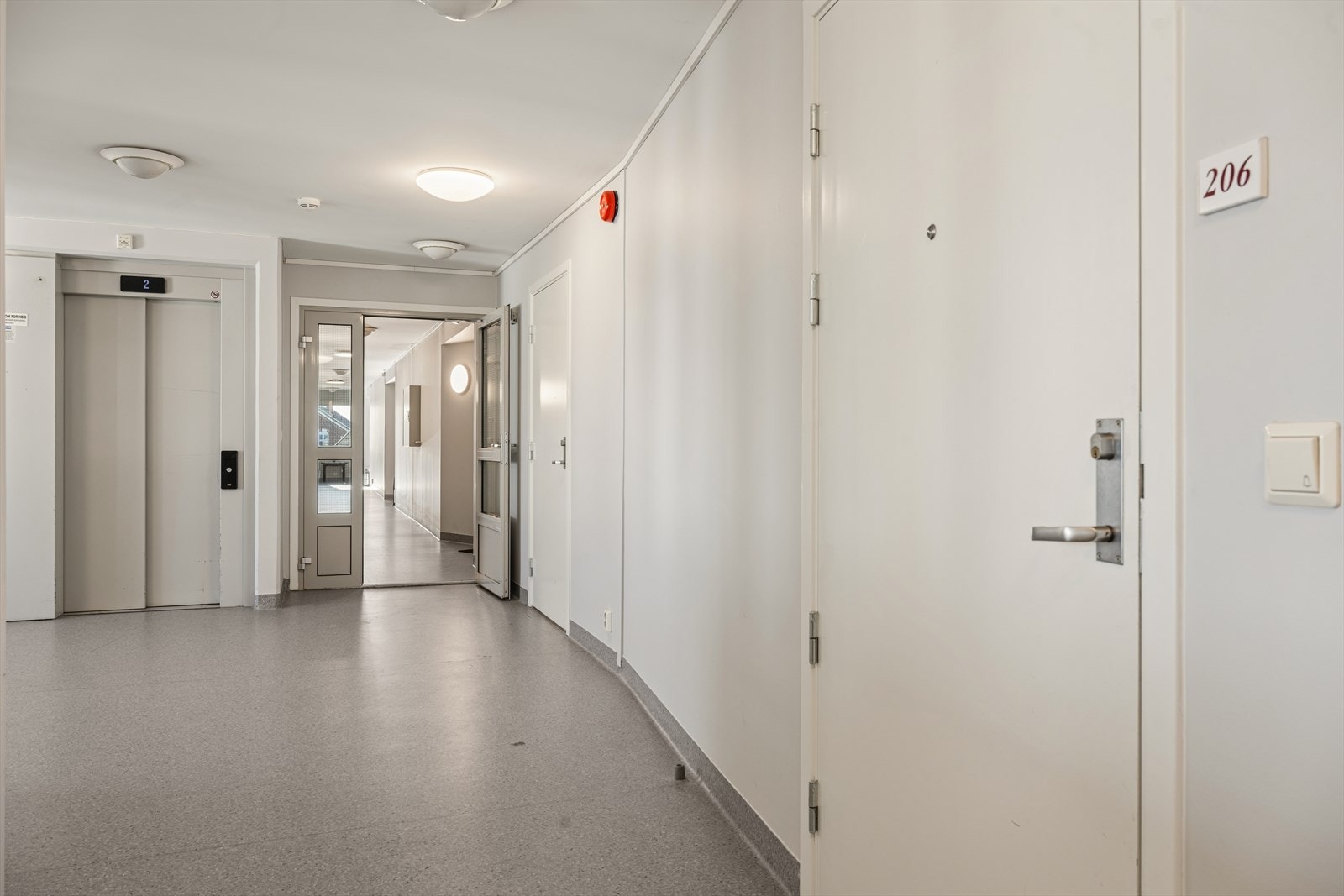 Det er heis rett ved inngangsdøren. Galleribilde