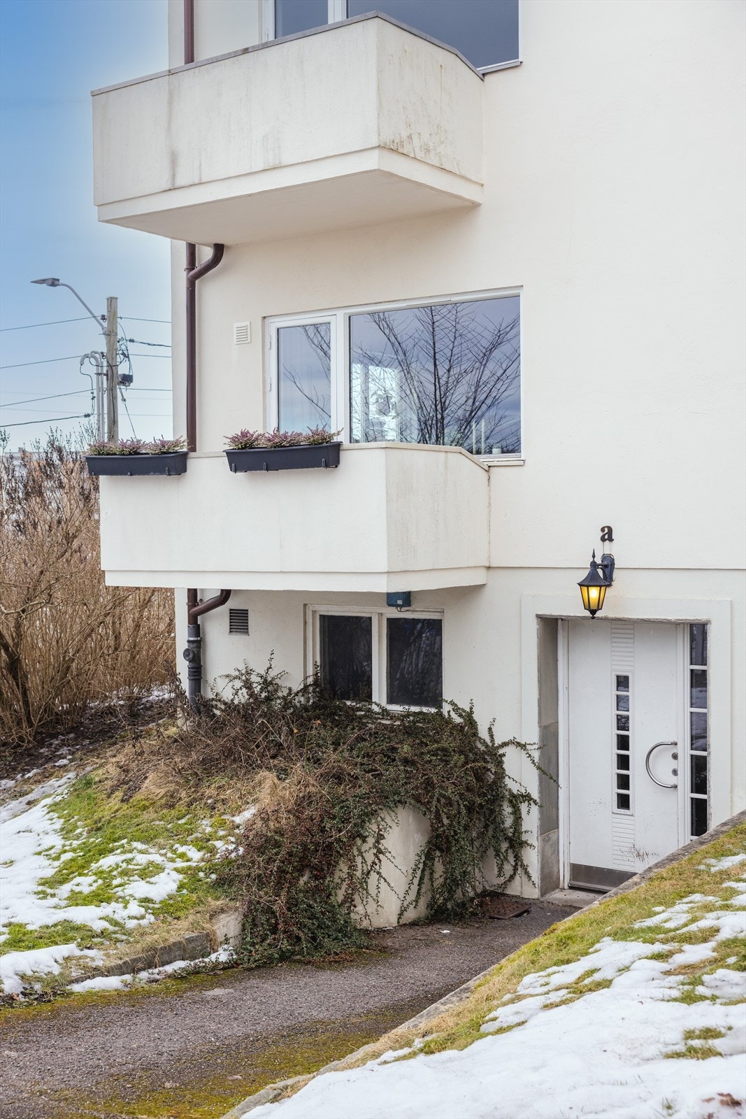 Videre er det godt med lagringsplass i boder med samlet gulvareal på 9 kvm. Galleribilde