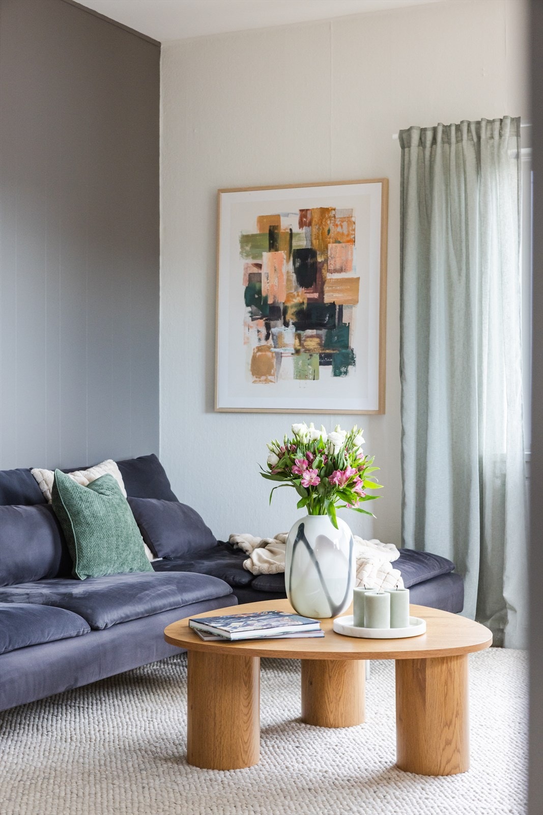 God takhøyde i stuen sørger for en god og behagelig atmosfære. Galleribilde