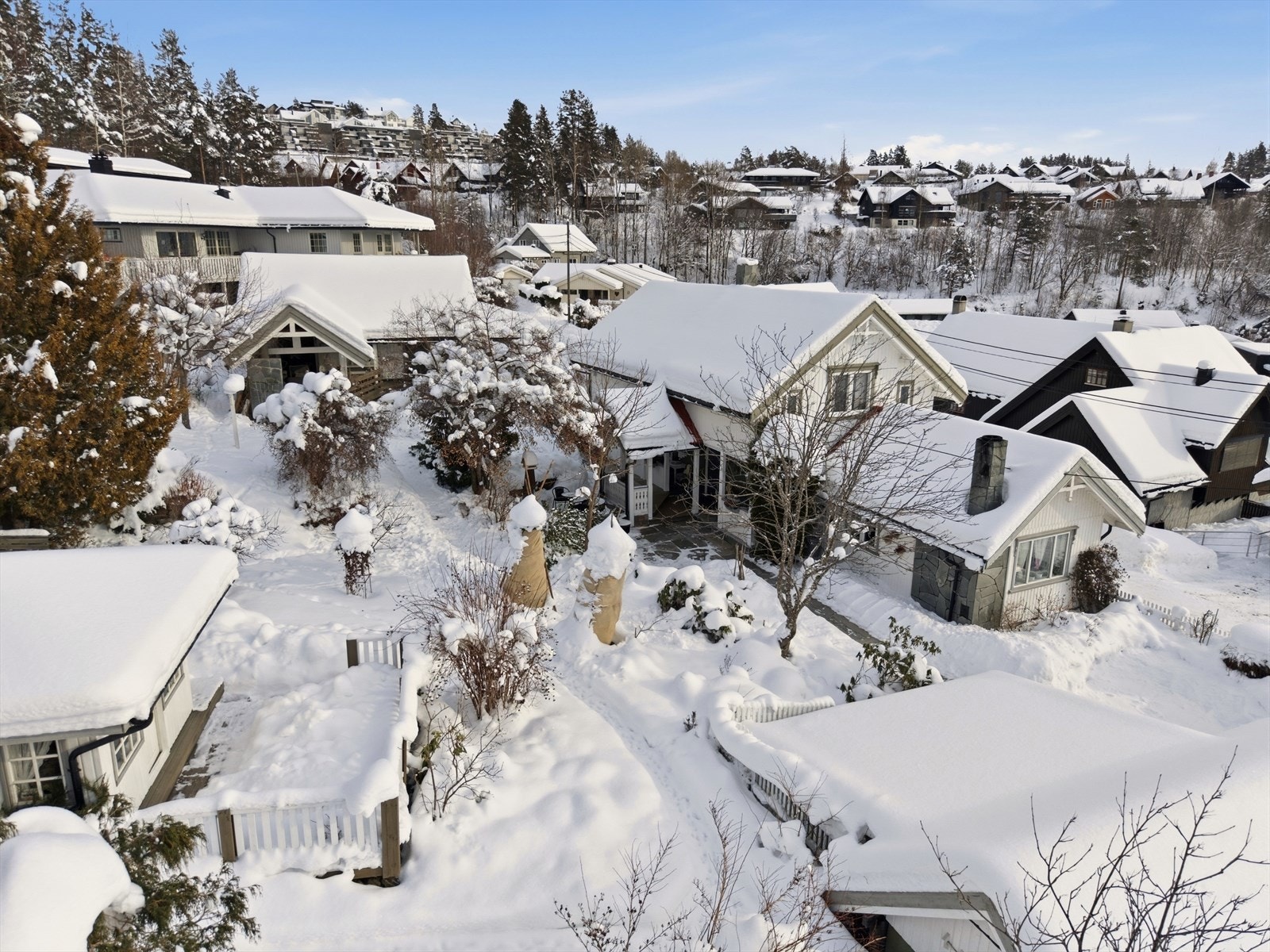 Innholdsrik enebolig med attraktiv beliggenhet - Flotte uteplasser - Nærhet til turområder Galleribilde