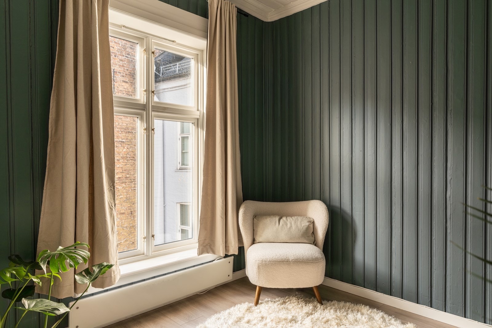 Hybeldelen fremstår som en fleksibel del av boligen og kan egne seg godt til utleie, gjester eller som en separat del av boligen. Galleribilde