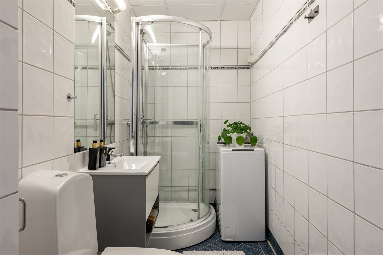 Flislagt bad tilknyttet utleiedelen. Galleribilde