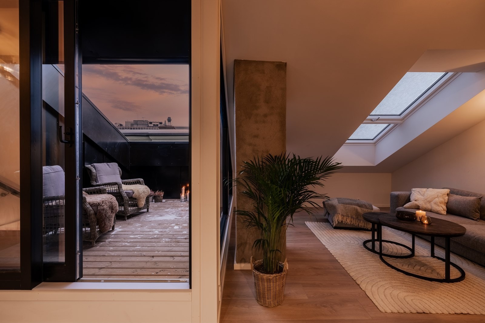 Skyvedøren skaper en naturlig overgang mellom inne- og uterom. Galleribilde