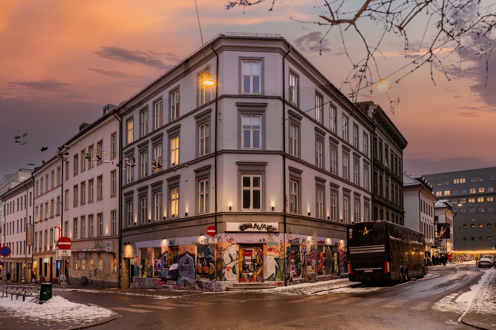 Meget sentral beliggenhet med alle byens fasiliteter like utenfor døren. Galleribilde