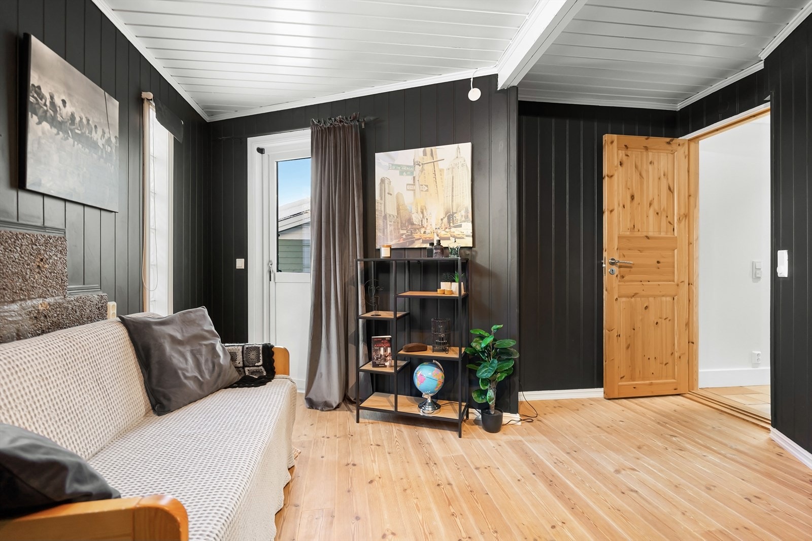 Soverom 4 har balkongdør Galleribilde