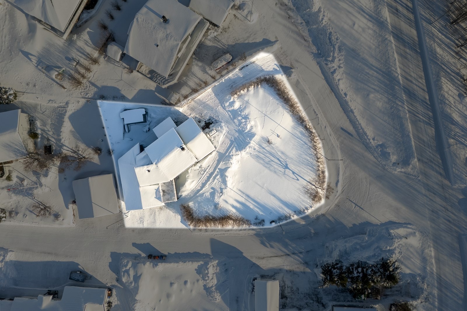 Stor hjørnetomt som er skjermet Galleribilde