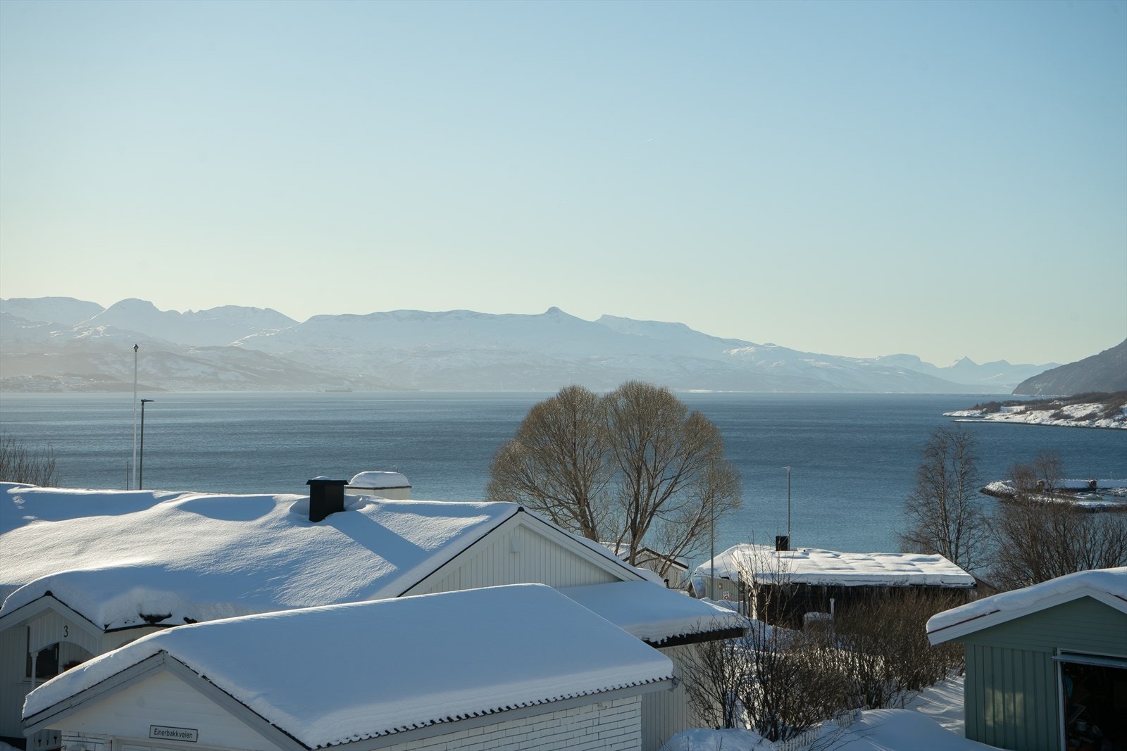 Praktfull utsikt utover fjorden Galleribilde
