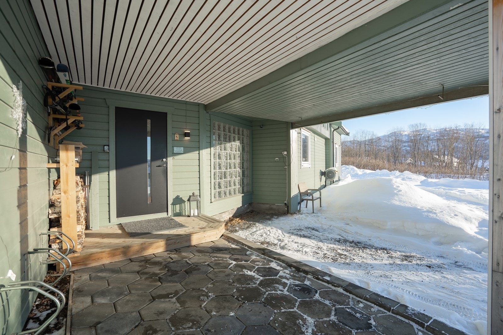 Overbygget inngangsparti Galleribilde