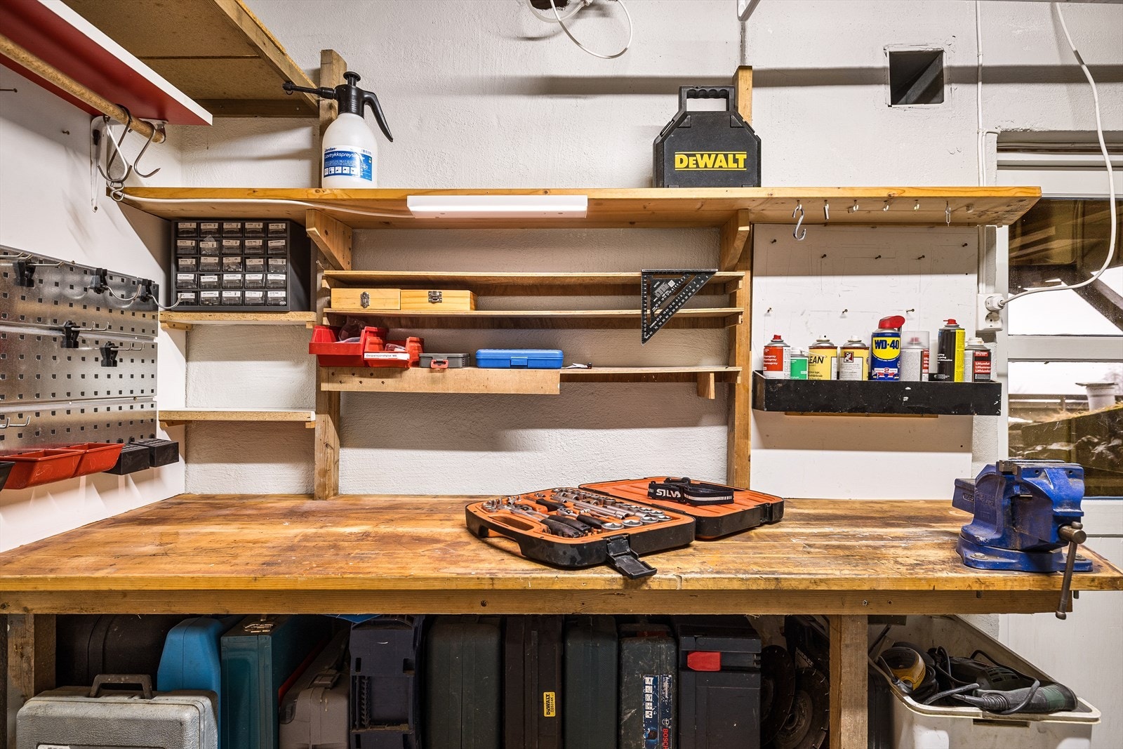 Snekkerbod. Galleribilde