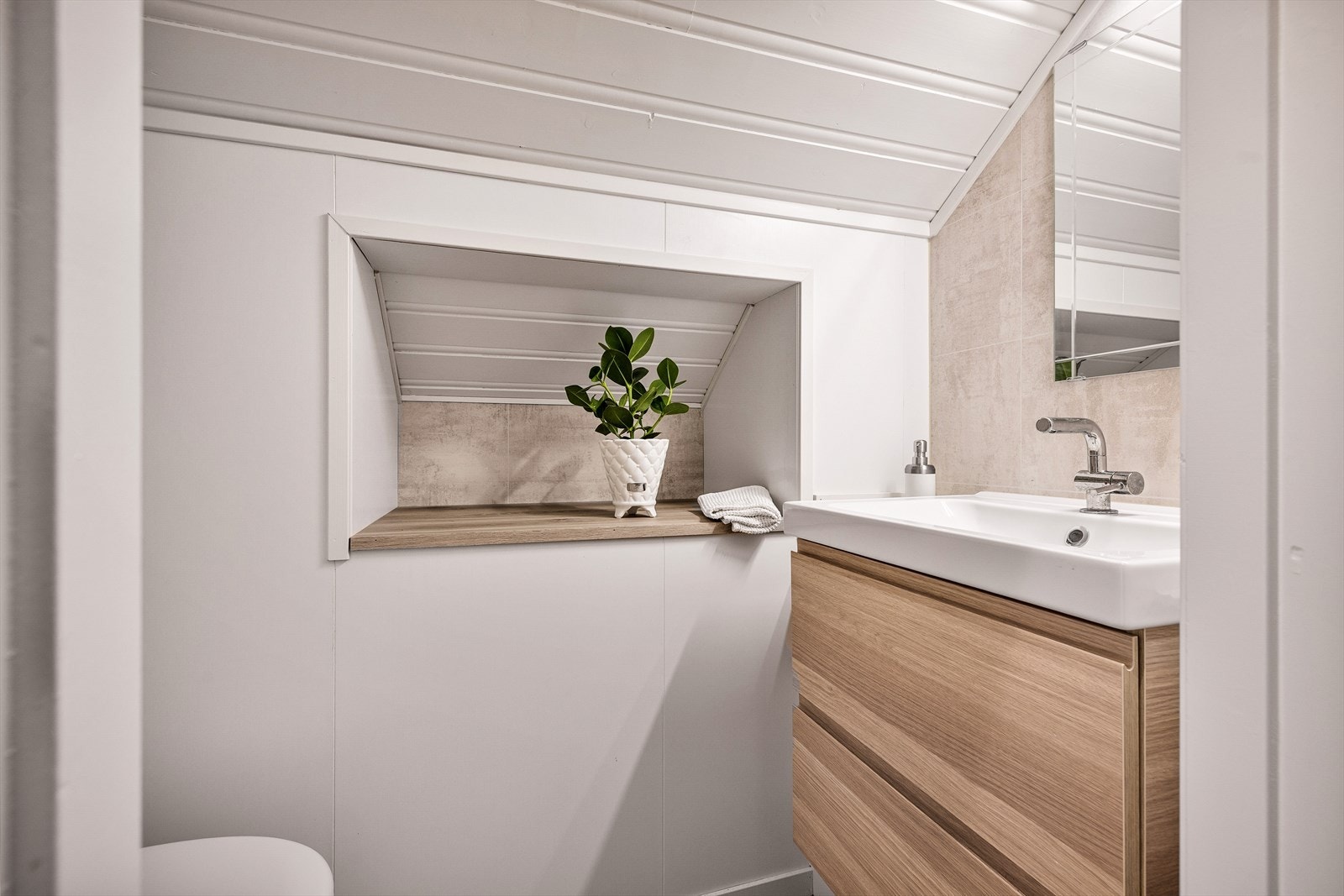 Her er også innredet med et WC-rom. Galleribilde