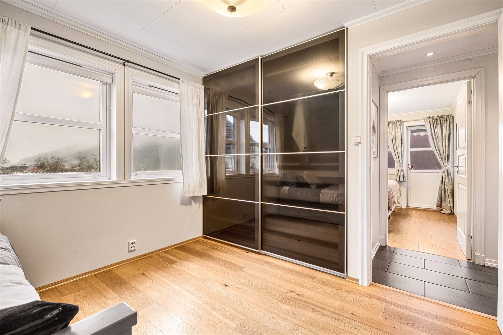 Også her er det skyvedørsgarderobe. Galleribilde