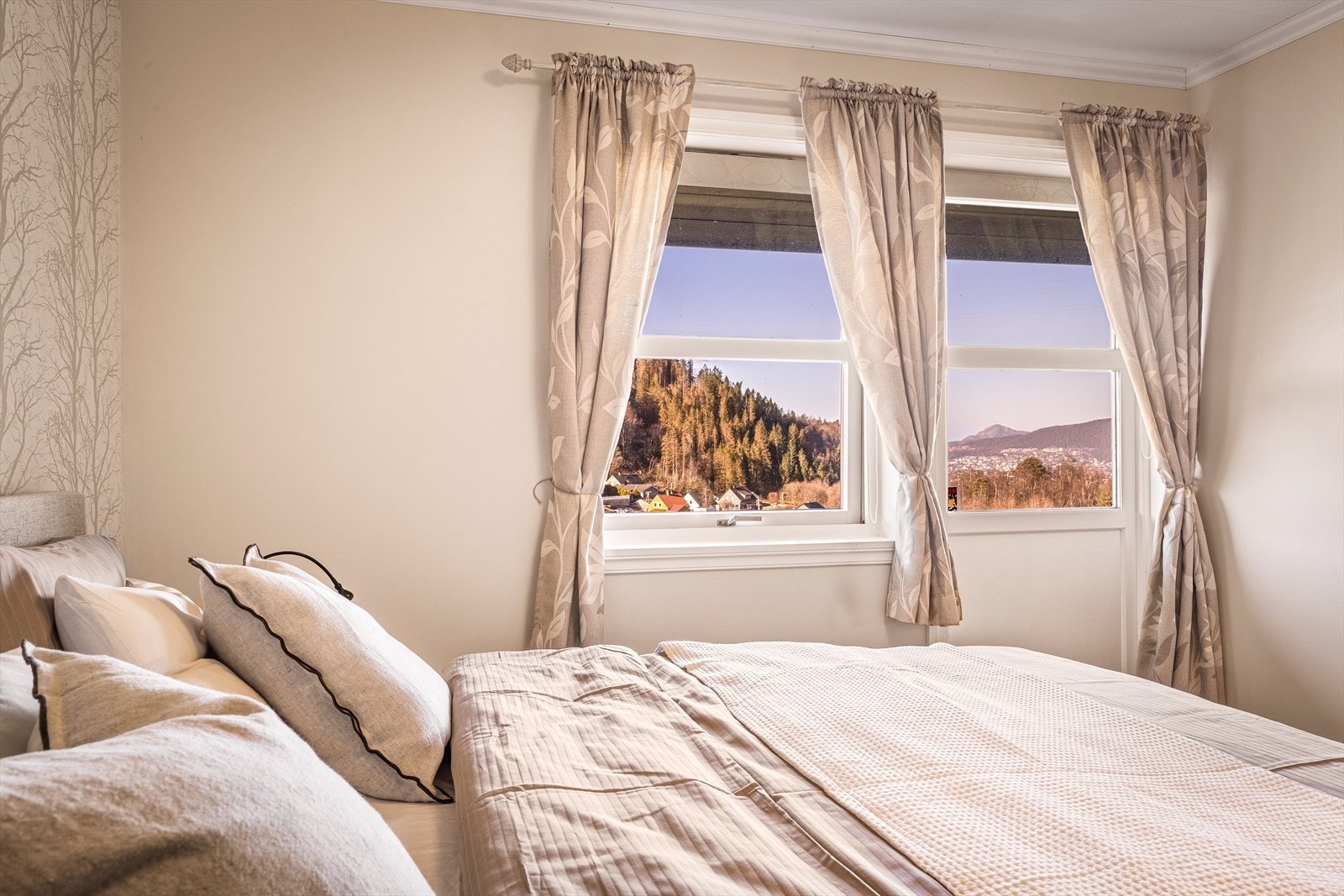 Dette er hovedsoverommet, med utgang til egen altan. Galleribilde