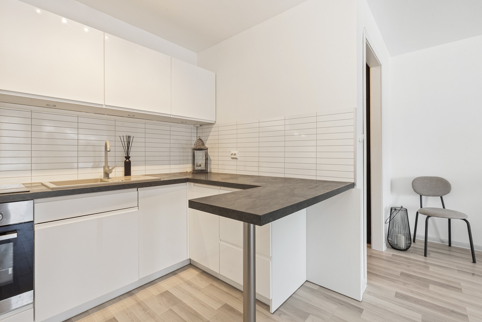 Den smarte barløsningen gir en hyggelig spiseplass og ekstra benkeflate. Galleribilde