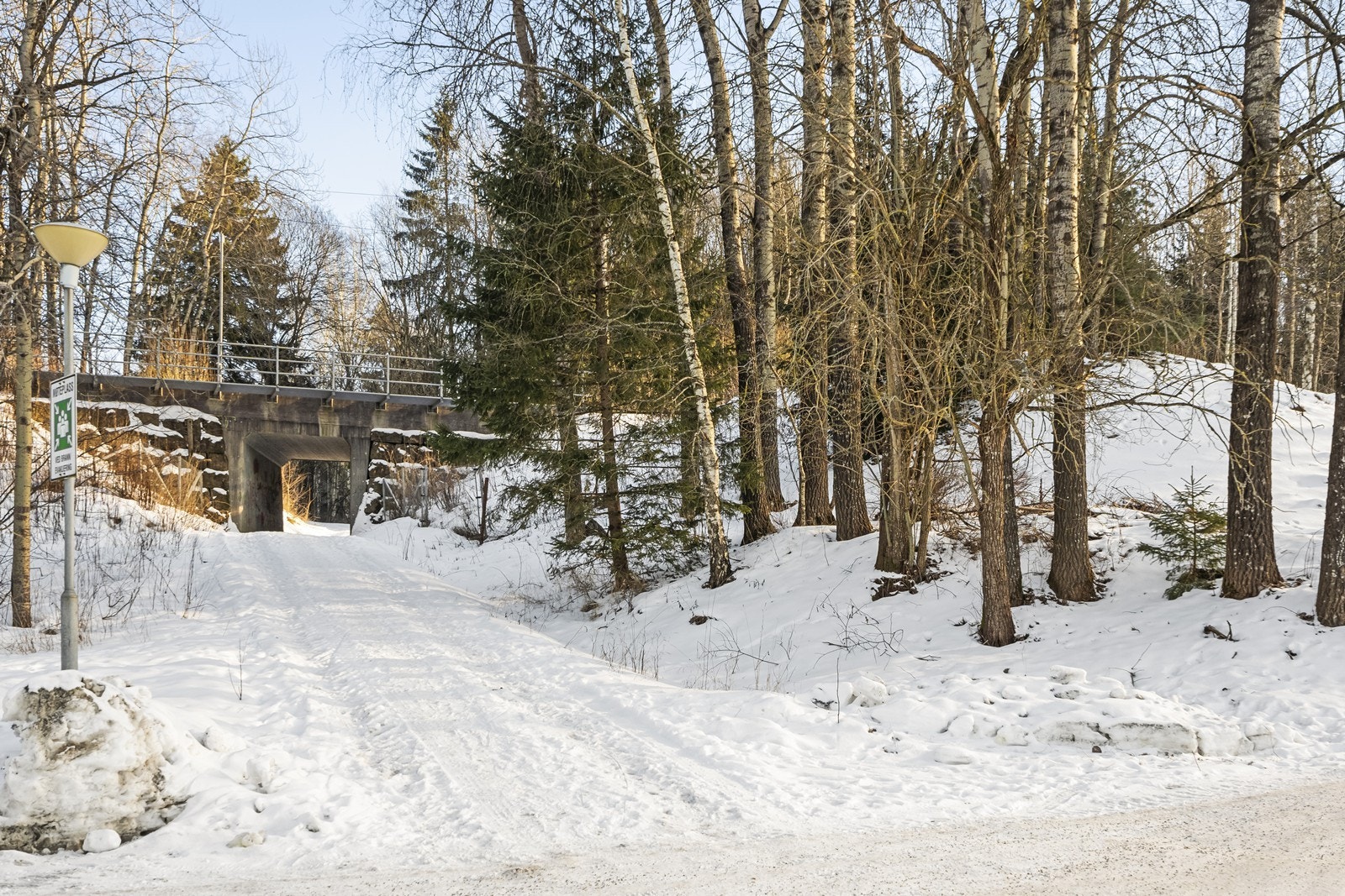 Nærområdet byr på fine turterreng og friluftsområder med kort vei fra boligen. Galleribilde