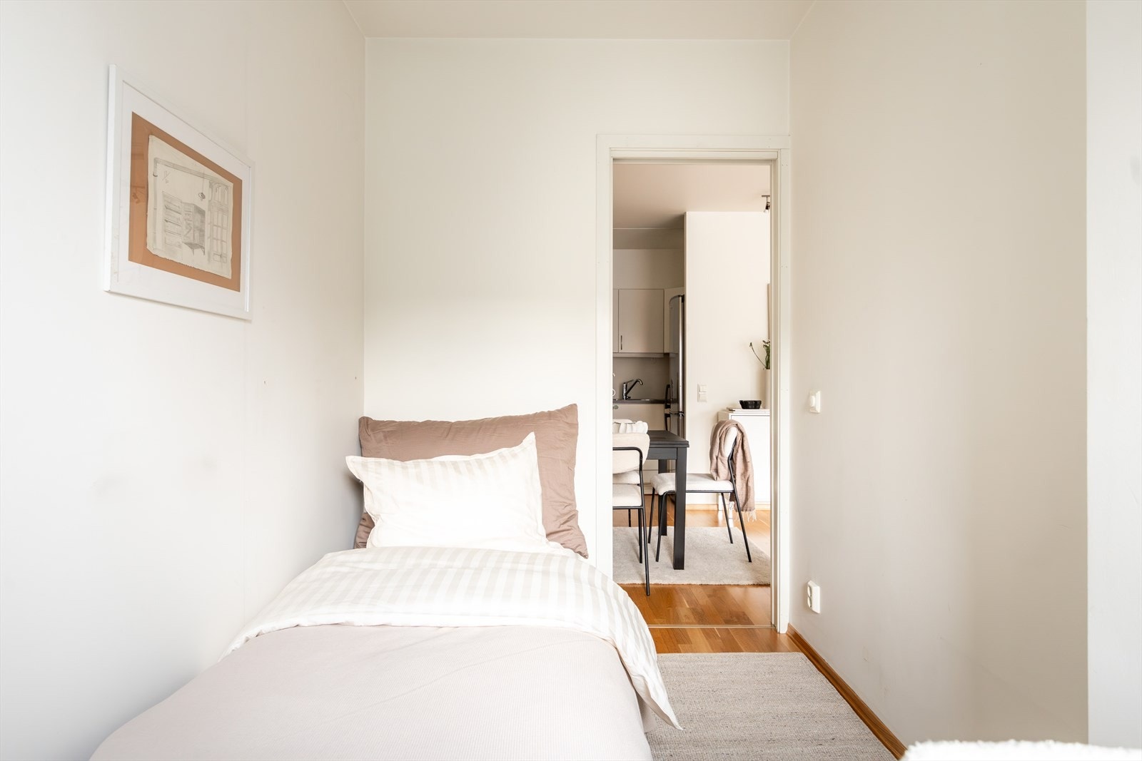 Rommet egner seg også godt som hjemmekontor eller barnerom. Galleribilde