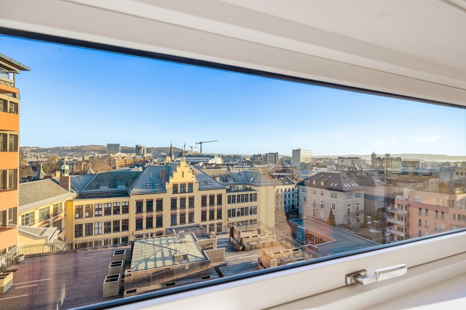 Utsikt fra vindu på kjøkkenet. Galleribilde