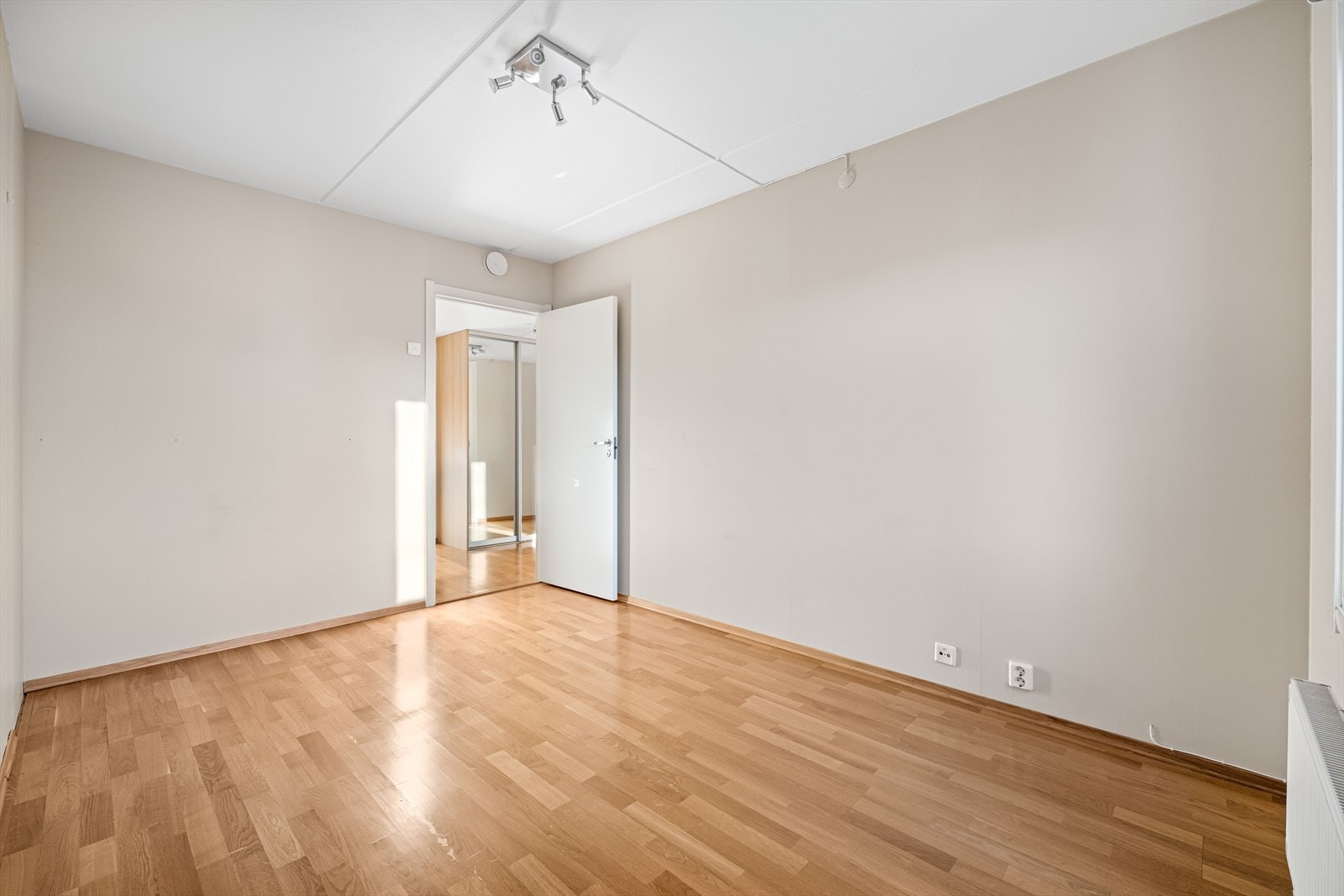 Her er det plass til garderobeløsninger, kontorplass eller lignende. Galleribilde
