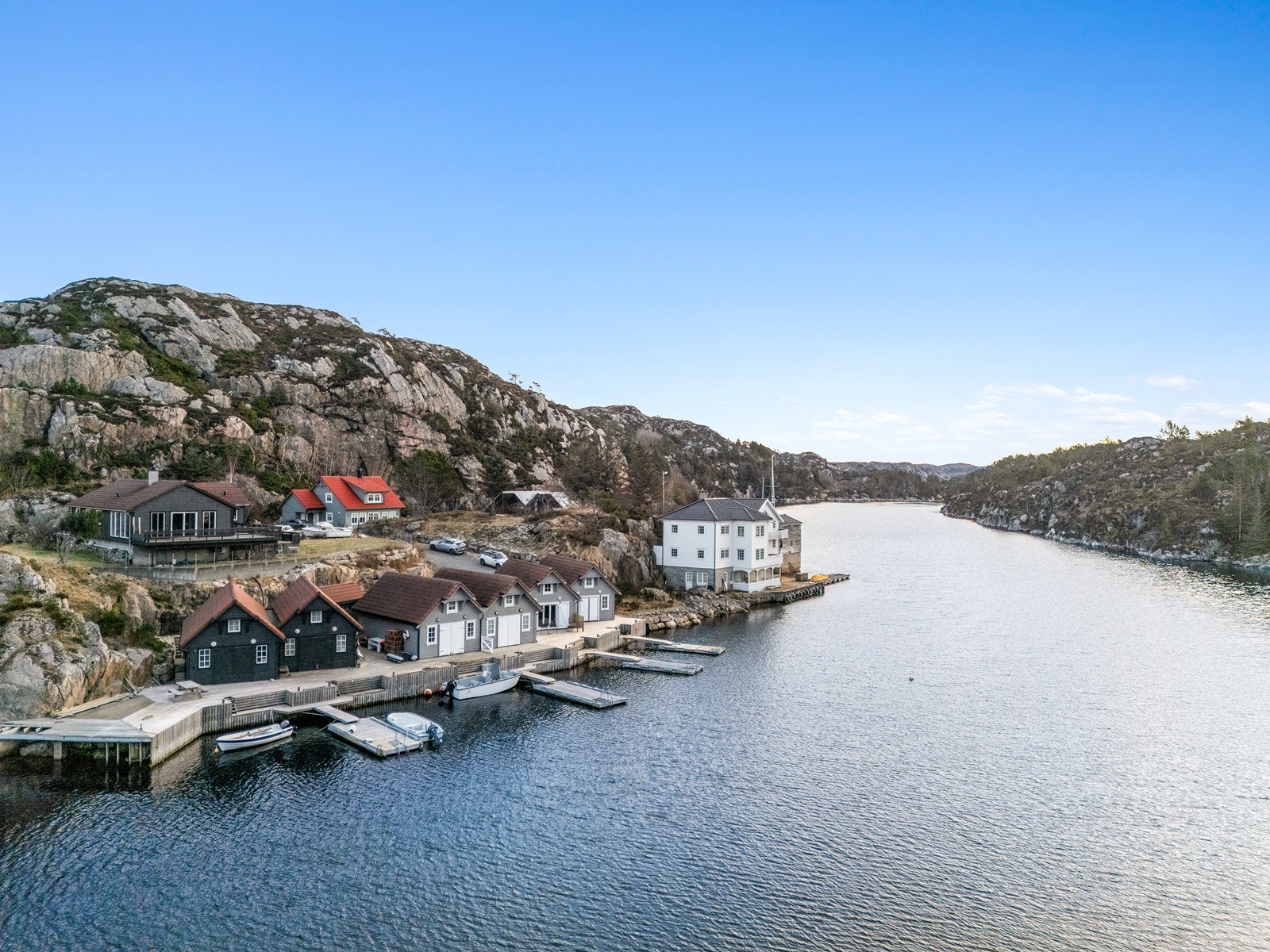 Medfølger privat flytebrygge. Galleribilde