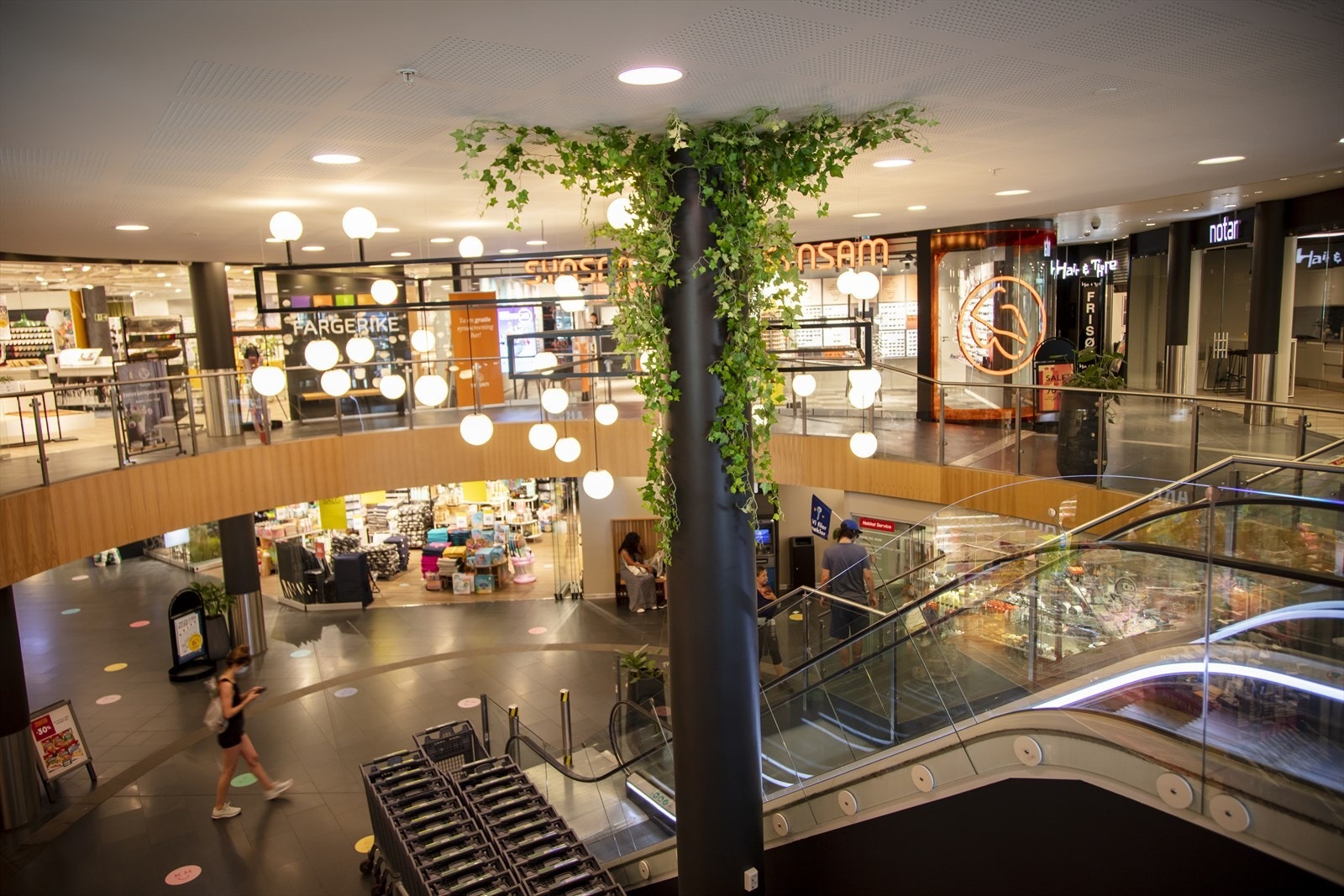 Kiellands hus - et nærsenter med blant annet Coop Mega, apotek og vinmonopolet. Galleribilde
