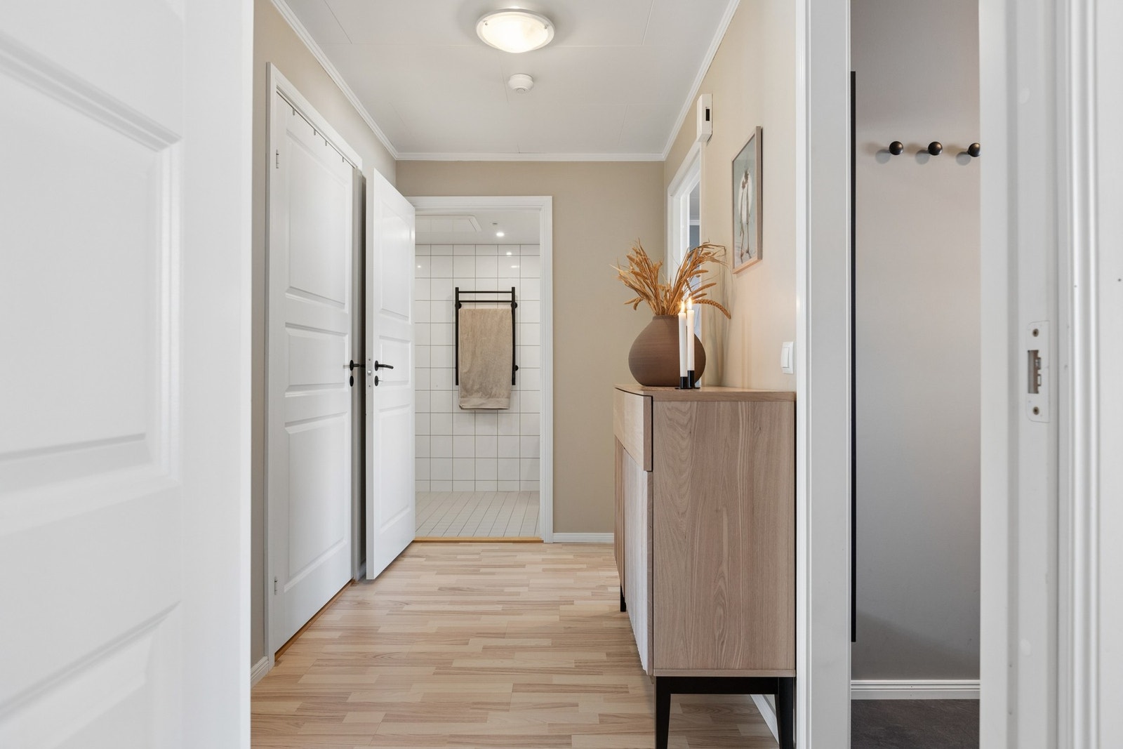 Gangen gir adkomst til boligens øvrige rom. Galleribilde