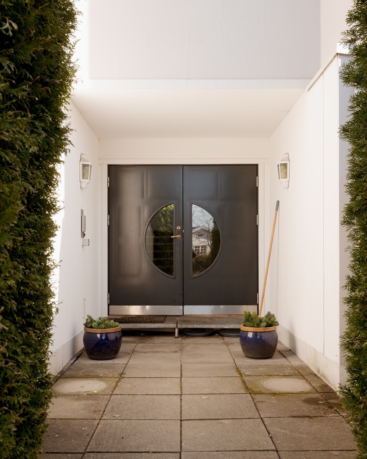 Vækerøveien 8B ligger i et rolig og etablert område, med kort vei til både Sollerudstranda og Bestumkilen. Galleribilde