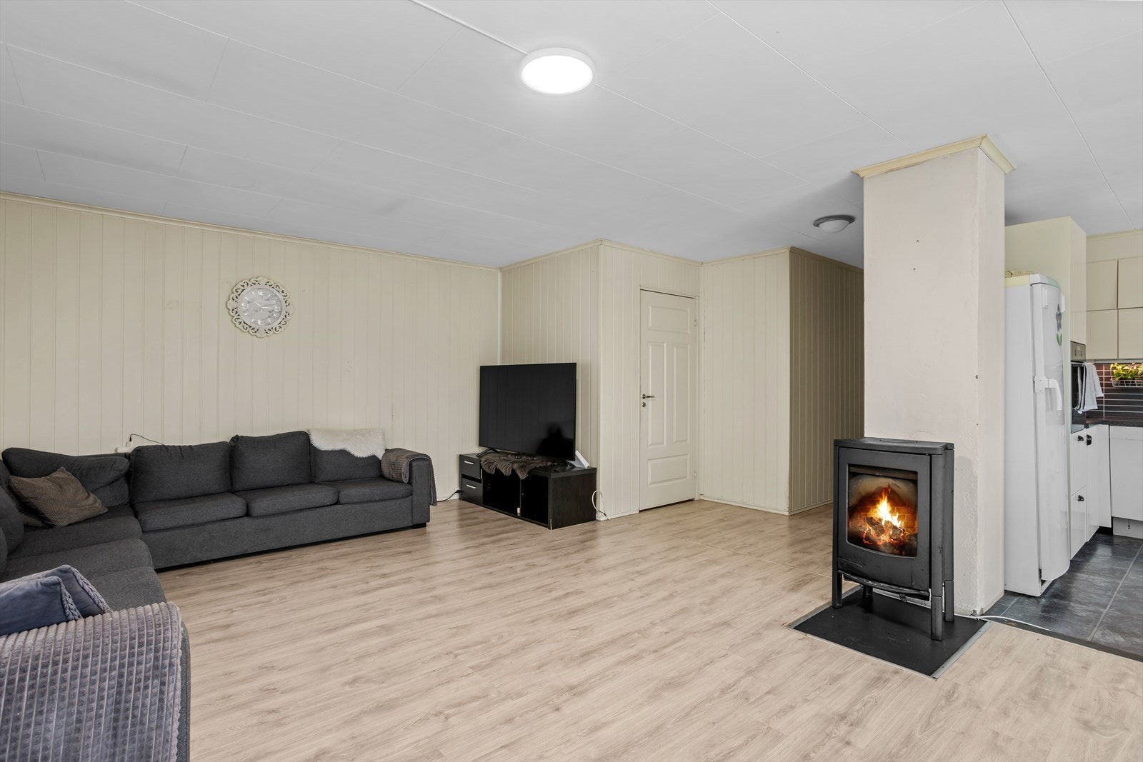 Allrom med åpen stue- og kjøkkenløsning. Galleribilde