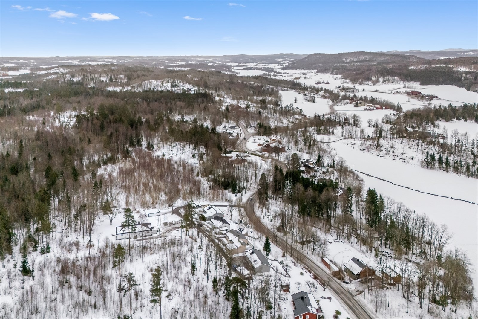 Det er rett over 10 min til Holmestrand sentrum med ytterligere servicetilbud. Galleribilde