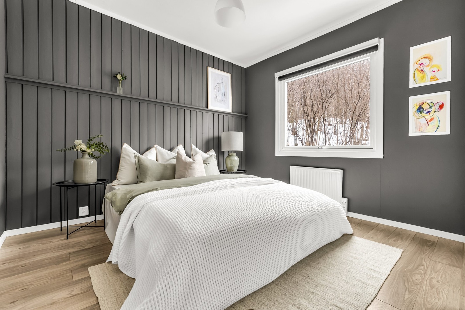 Romslig hovedsoverom med god plass til dobbeltseng og garderobe. Galleribilde