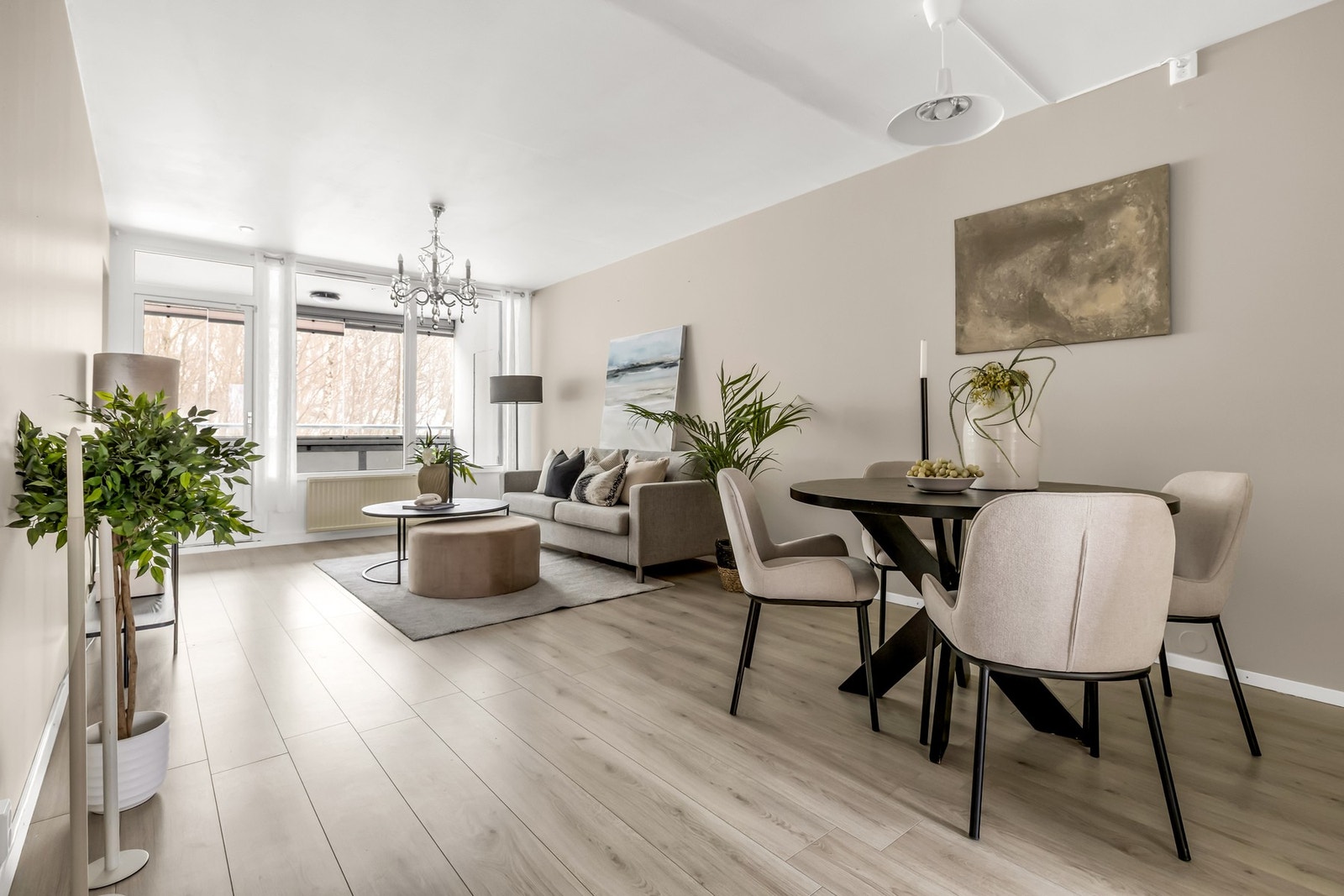 Velkommen til Fredbos vei 78, presenter av eiendomsmegler Håvard Nilsen. Foto:Agata Posmyk/ Isnitt Galleribilde