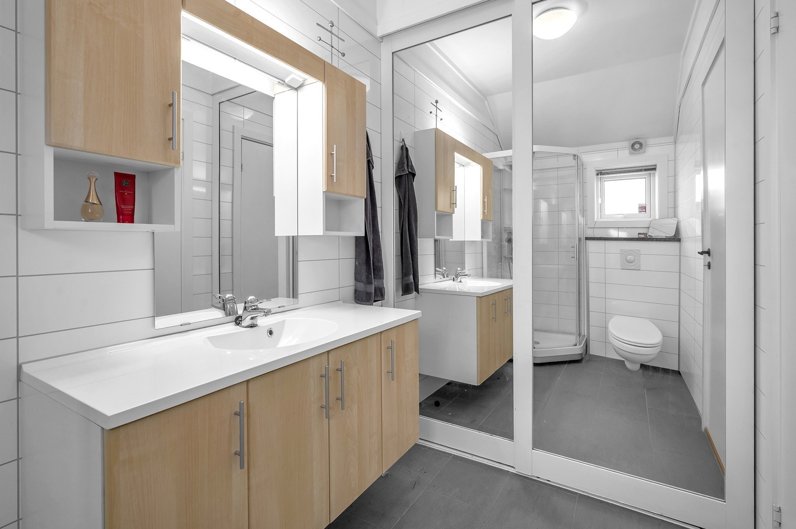 Flislagt bad med varme i gulv Galleribilde