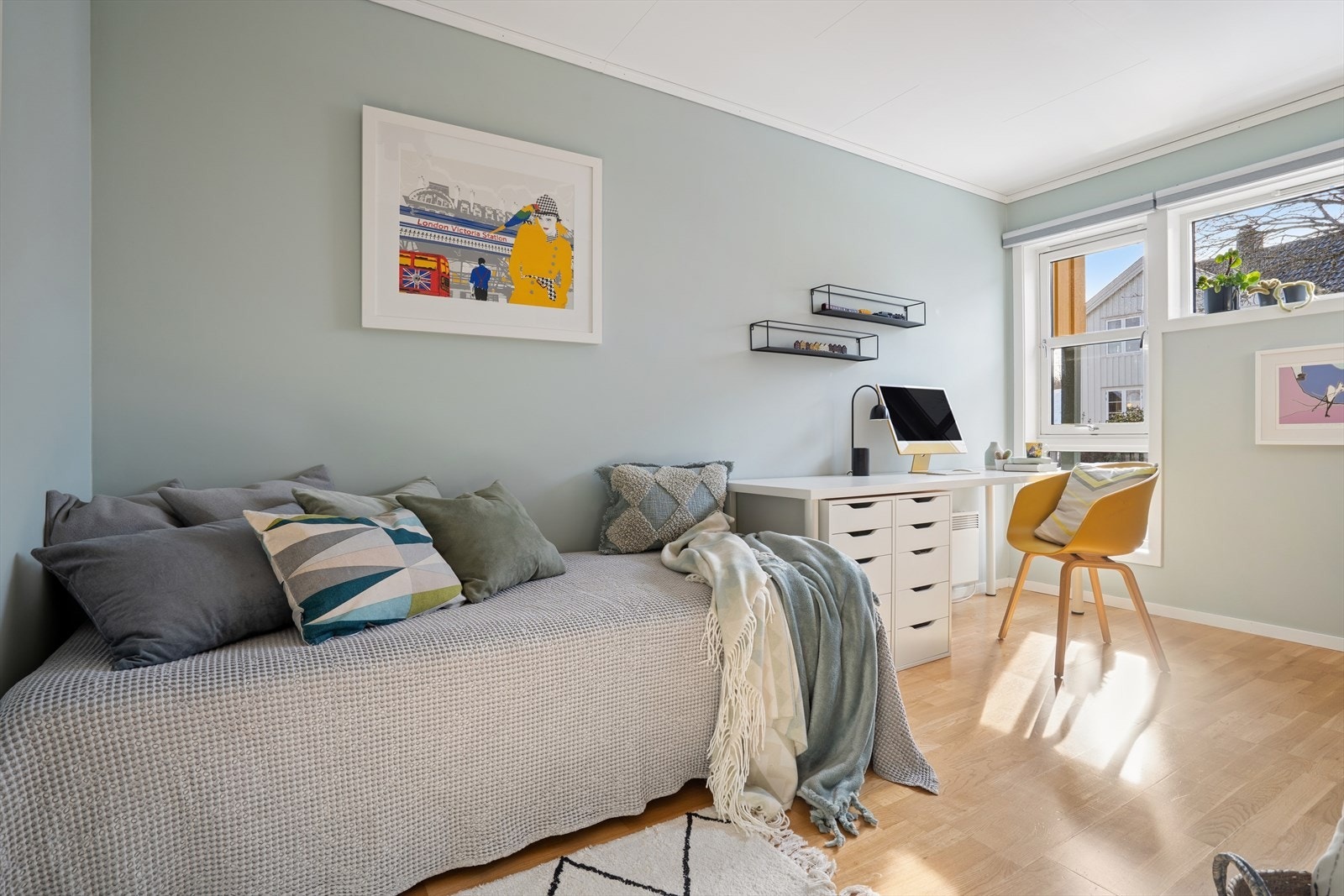 Soverom 2 er også meget romslig på 9,8 m². Galleribilde