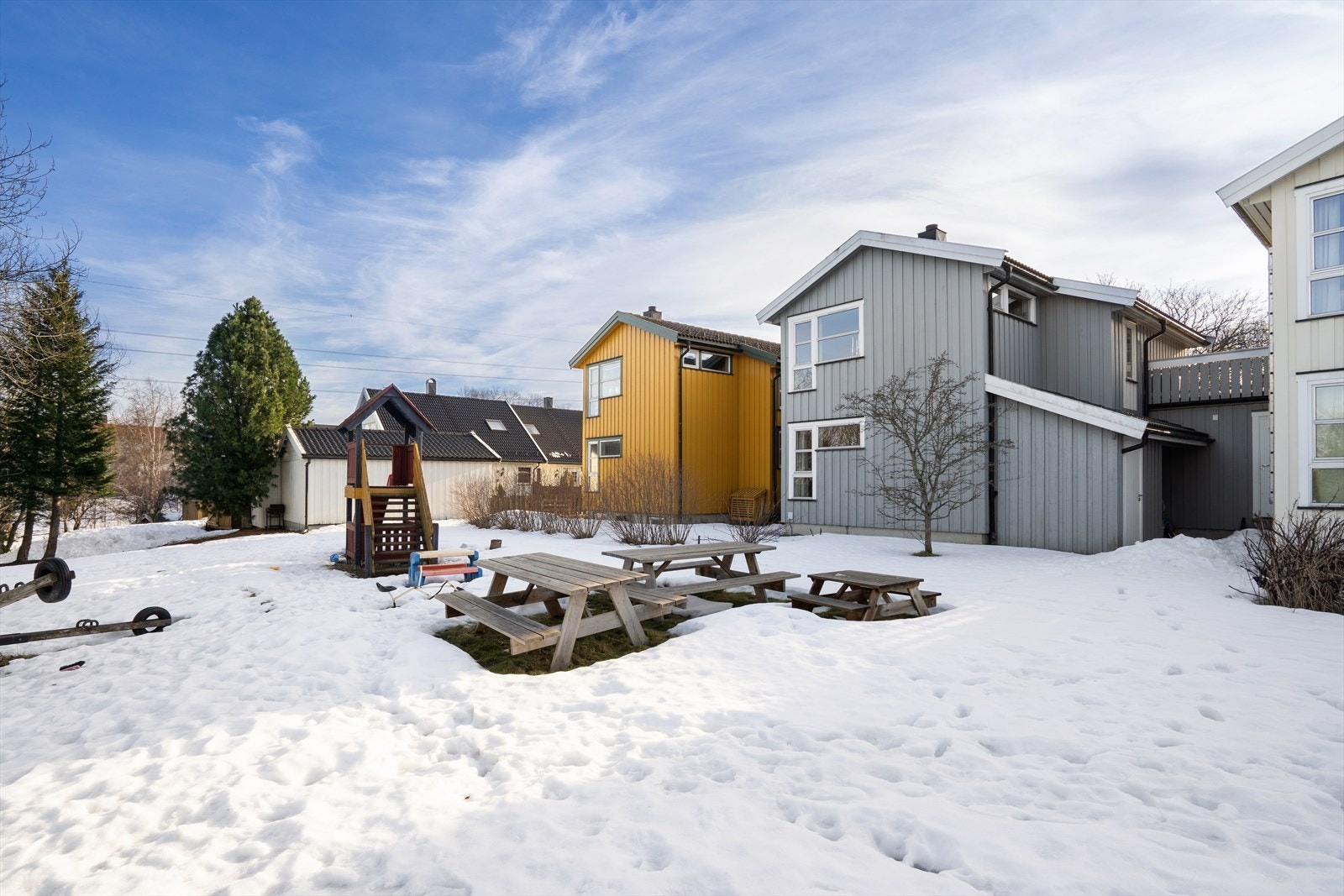 Med huset følger 1/13 eierskap i fellesareal (Lekeplass) Galleribilde