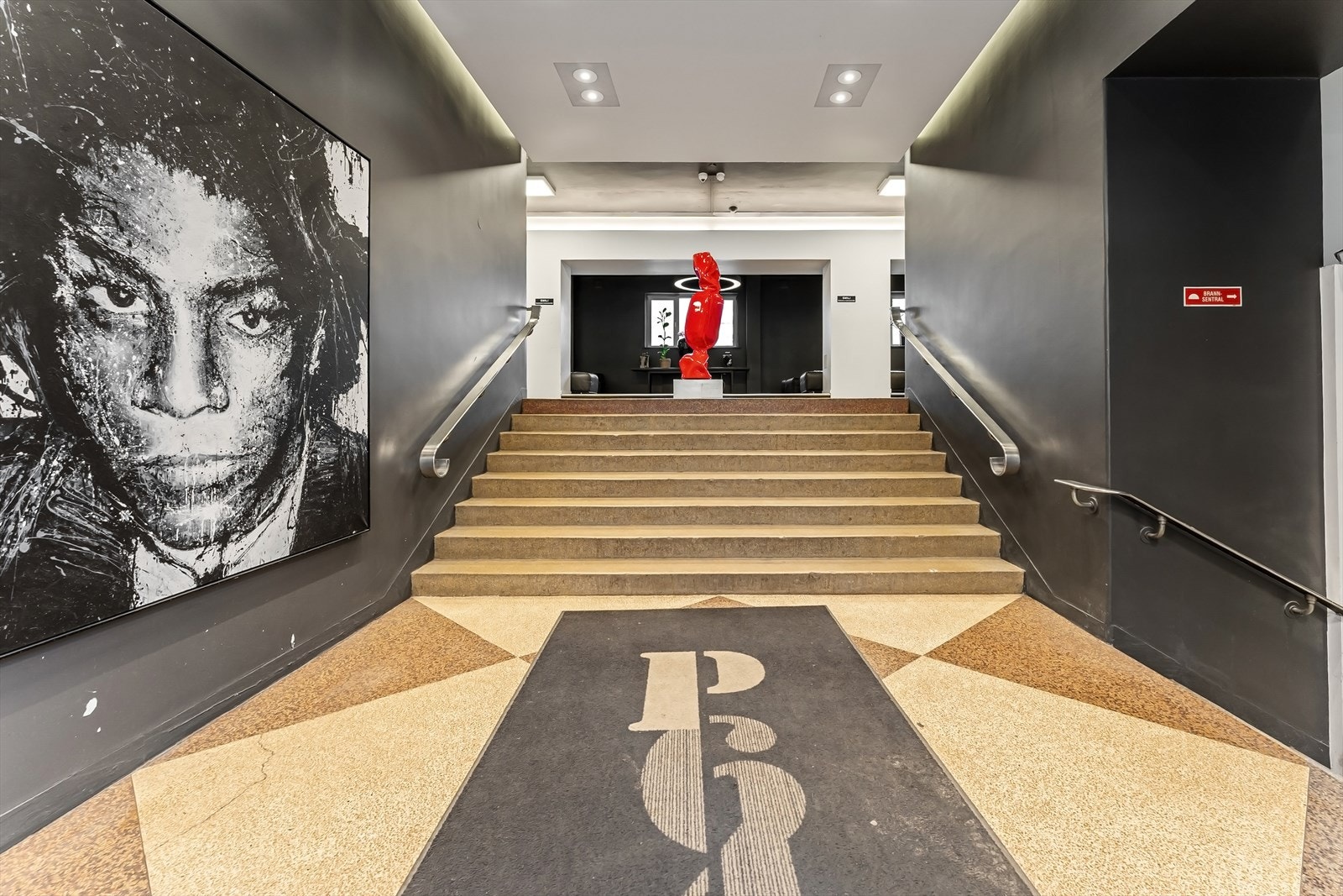 Stort og romslig inngangsparti. Galleribilde