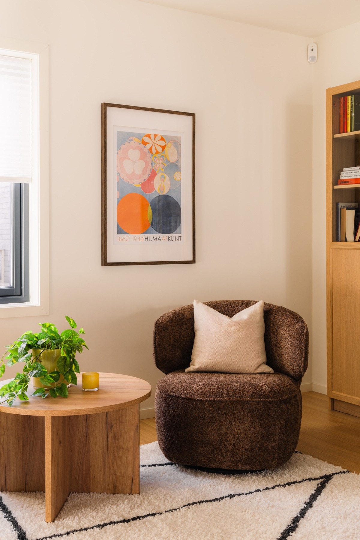 Dette arealet fungerer godt som en liten lese- eller sittekrok, med plass til stol og bokhylle. Galleribilde