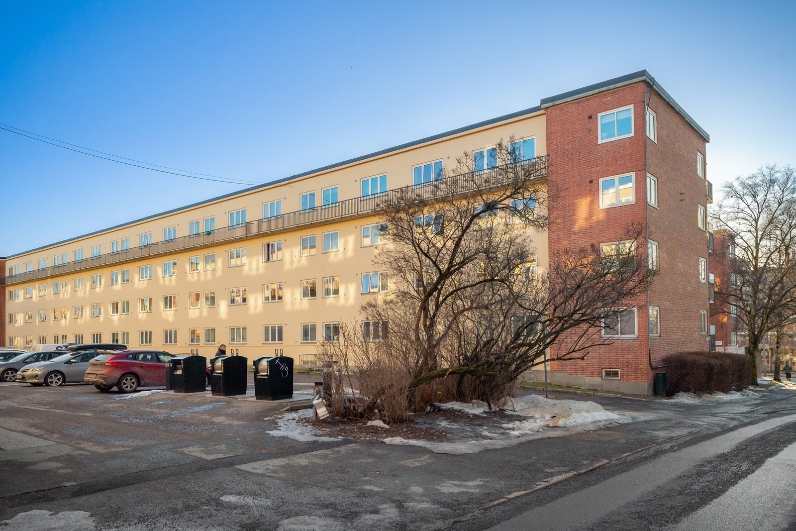 Fasade og nærområde. Galleribilde