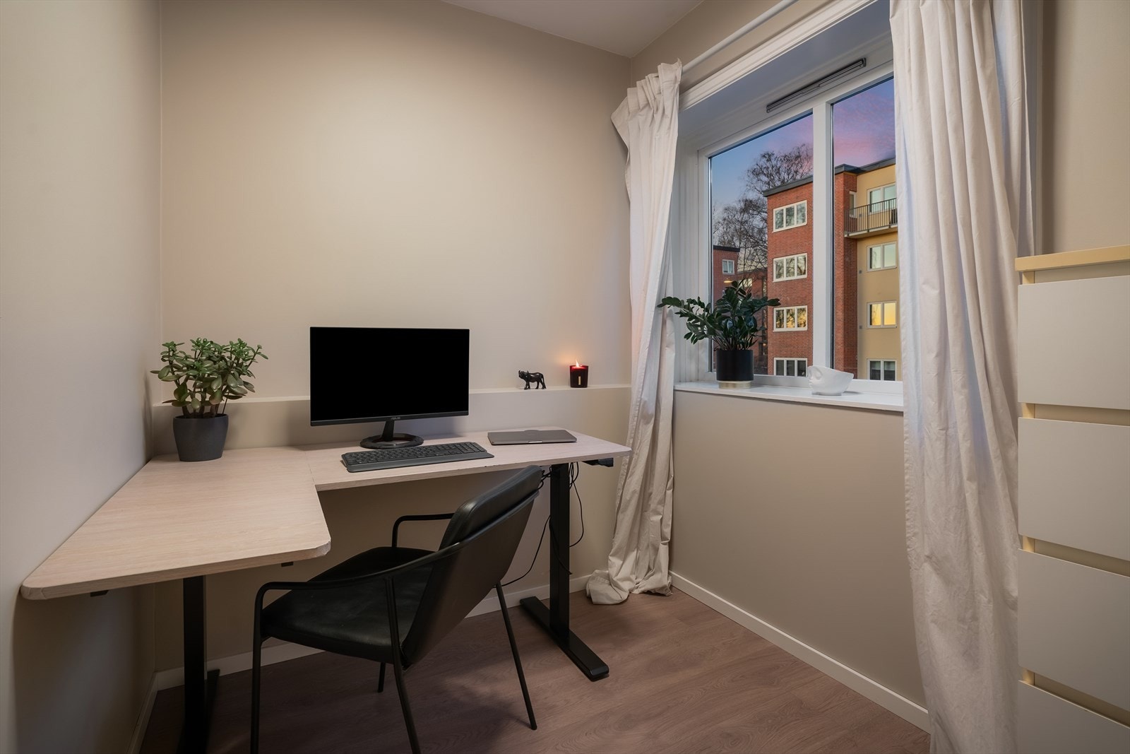 Fleksibelt rom som kan benyttes som kontor, hobbyrom eller soverom. Galleribilde