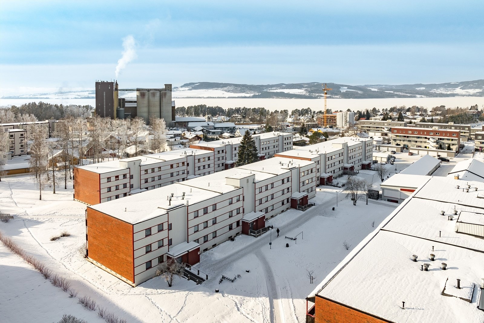 Furuberget og Mjøsa med fine turstier ligger kun en liten gåtur fra leiligheten. Galleribilde