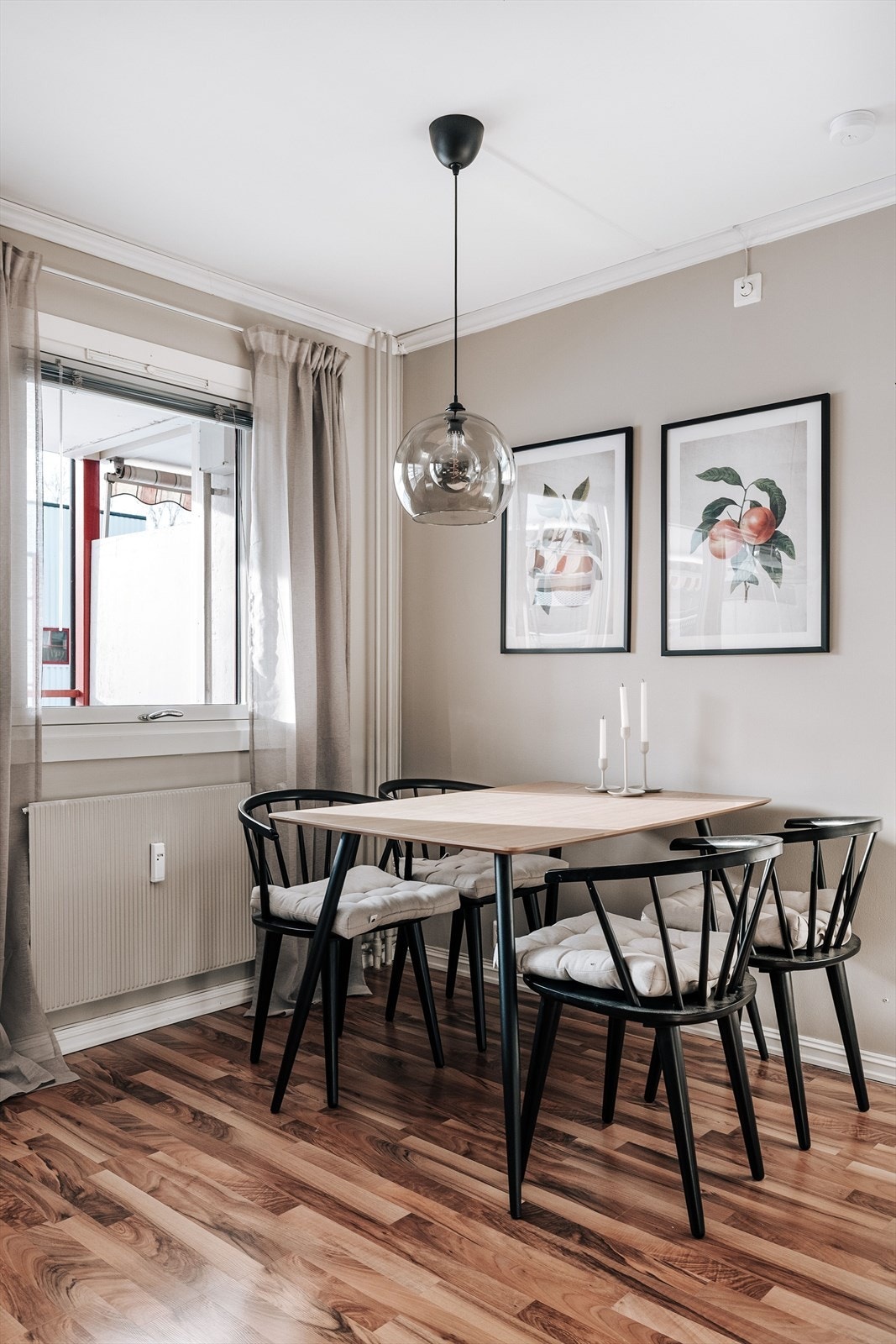 Du har også plass til spisestuebord i stua. Galleribilde